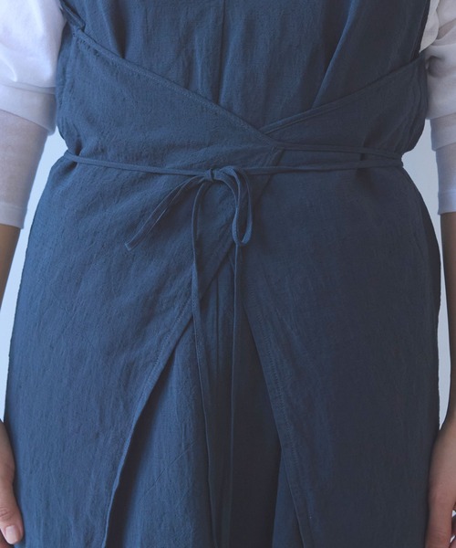yuni（ユニ　）の「強撚CottonLinen 近江晒wrap one-piece（ジャンパースカート・レディース・チャコールグレー/パープル/カーキ・FREE）」の21枚目の写真