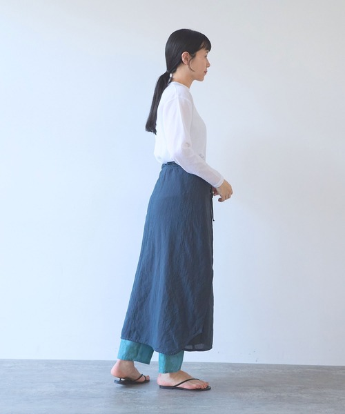 yuni（ユニ　）の「強撚CottonLinen 近江晒wrap one-piece（ジャンパースカート・レディース・チャコールグレー/パープル/カーキ・FREE）」の12枚目の写真