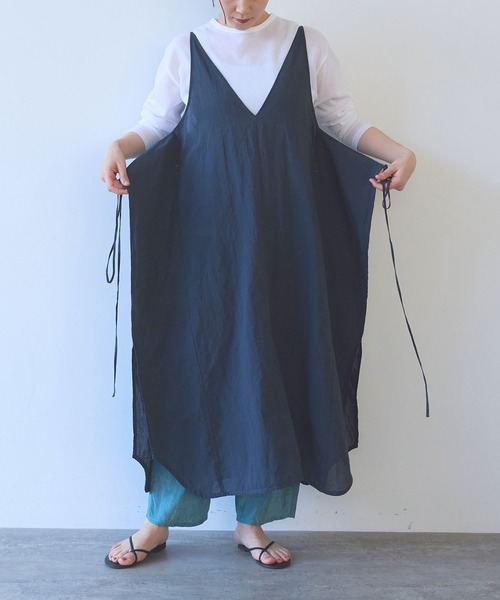 yuni（ユニ　）の「強撚CottonLinen 近江晒wrap one-piece（ジャンパースカート・レディース・チャコールグレー/パープル/カーキ・FREE）」の14枚目の写真