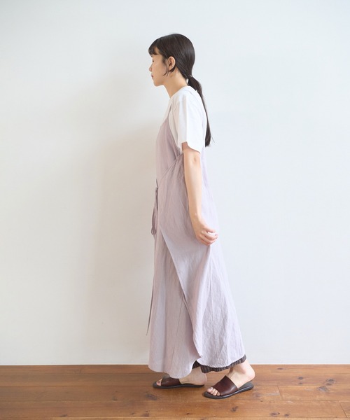 yuni（ユニ　）の「強撚CottonLinen 近江晒wrap one-piece（ジャンパースカート・レディース・チャコールグレー/パープル/カーキ・FREE）」の6枚目の写真