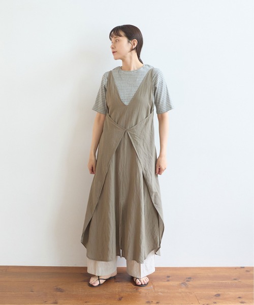 yuni（ユニ　）の「強撚CottonLinen 近江晒wrap one-piece（ジャンパースカート・レディース・チャコールグレー/パープル/カーキ・FREE）」の8枚目の写真