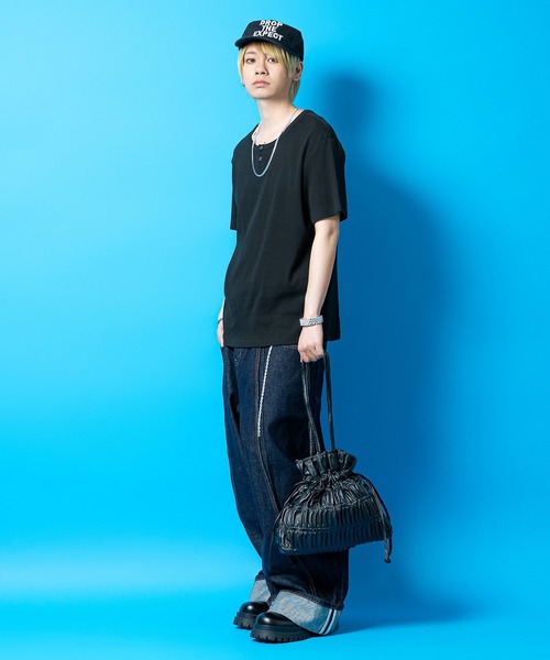 an meets zakka(アンミツザッカ)の「an meets zakka シャーリングフリルプリーツ合成皮革巾着ハンドバッグ(ハンドバッグ・レディース・ピンク/シルバー/ブラック・ONESIZE)」の11枚目の写真