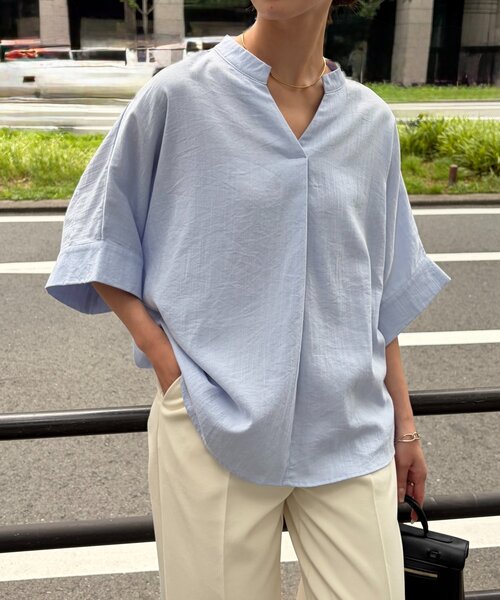 Chez toi（シェトワ）の「【体型カバー】【高コスパ高見え】袖ターンバックブラウス（シャツ/ブラウス・レディース・ブラック/ブルー系その他/ホワイト/レッド系その他/ライム・FREE）」の4枚目の写真