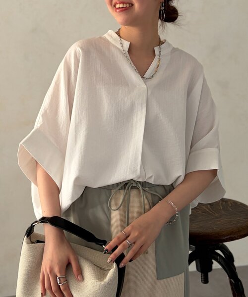 Chez toi（シェトワ）の「【体型カバー】【高コスパ高見え】袖ターンバックブラウス（シャツ/ブラウス・レディース・ブラック/ブルー系その他/ホワイト/レッド系その他/ライム・FREE）」の12枚目の写真