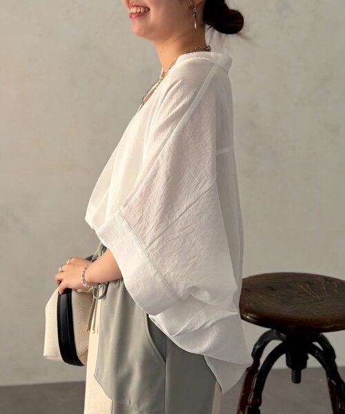 Chez toi（シェトワ）の「【体型カバー】【高コスパ高見え】袖ターンバックブラウス（シャツ/ブラウス・レディース・ブラック/ブルー系その他/ホワイト/レッド系その他/ライム・FREE）」の13枚目の写真