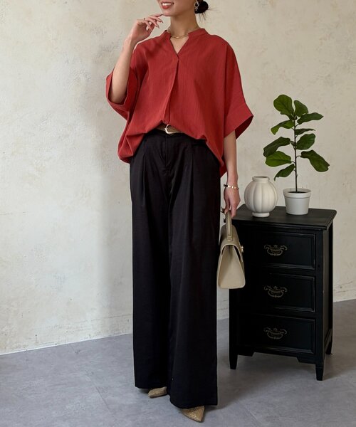 Chez toi(シェトワ)の「【体型カバー】【高コスパ高見え】袖ターンバックブラウス(シャツ/ブラウス・レディース・ブラック/ブルー系その他/ホワイト/レッド系その他/ライム・FREE)」の8枚目の写真