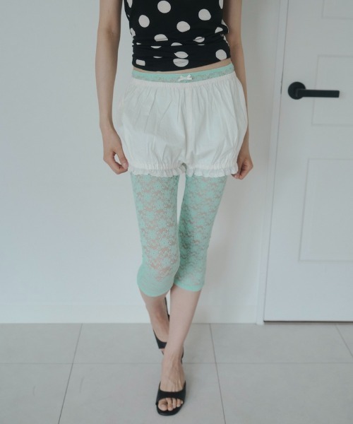 FEKETE(フェケテ)の「ribbon lace leggings / リボンレースレギンス(その他パンツ・レディース・ネイビー/アイボリー/ミント・MEDIUM/SMALL/LARGE)」の2枚目の写真