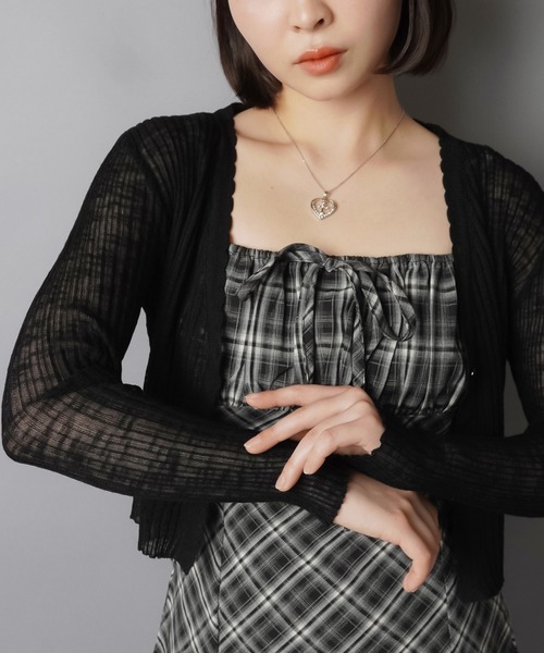 SPINNS(スピンズ)の「抜け感まで可愛く仕上がる シアーカーディガン(カーディガン/ボレロ・レディース・レッド/ホワイト/ネイビー/ブラック/グレー/ミント/イエロー・ONESIZE)」の10枚目の写真