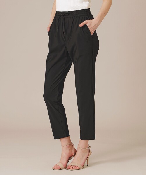 MACKINTOSH LONDON(マッキントッシュ ロンドン)の「【WEB・一部店舗限定】ナイロンストレッチクロップドパンツ(その他パンツ・レディース・ブラック/ベージュ/チャコールグレー・38/36)」の2枚目の写真