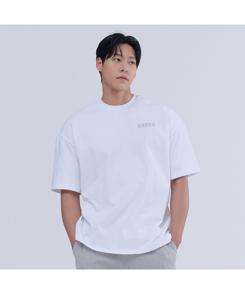 NINEZ(ナインゼット)の「クルックスグラフィックコットンオーバーフィットTシャツ (2カラー)(Tシャツ/カットソー・メンズ・ホワイト/ブラック・X-LARGE/2XL/MEDIUM/LARGE)」の2枚目の写真