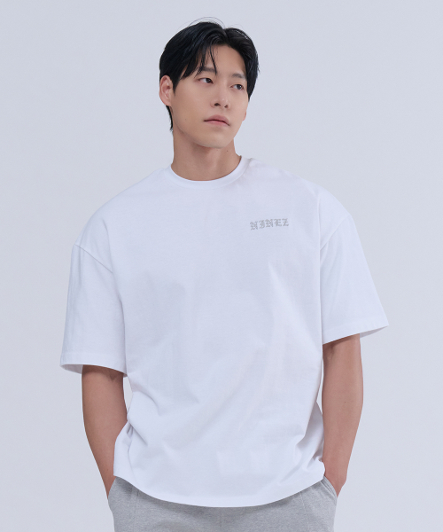 NINEZ(ナインゼット)の「クルックスグラフィックコットンオーバーフィットTシャツ (2カラー)(Tシャツ/カットソー・メンズ・ホワイト/ブラック・X-LARGE/2XL/MEDIUM/LARGE)」の3枚目の写真