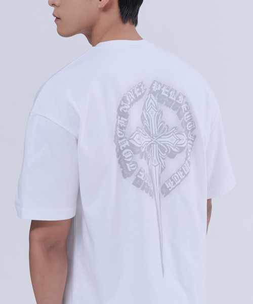 NINEZ(ナインゼット)の「クルックスグラフィックコットンオーバーフィットTシャツ (2カラー)(Tシャツ/カットソー・メンズ・ホワイト/ブラック・X-LARGE/2XL/MEDIUM/LARGE)」の5枚目の写真