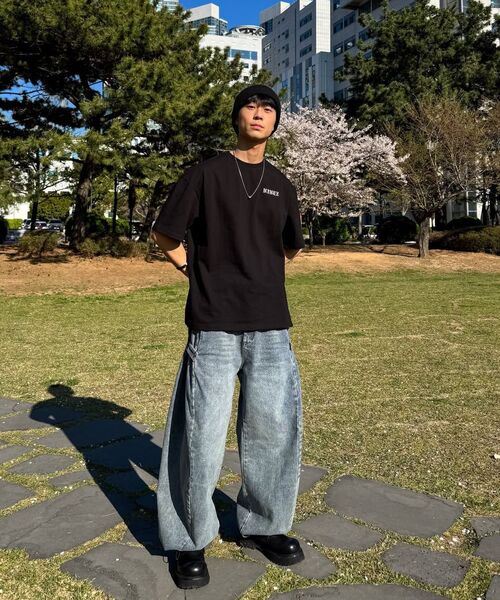 NINEZ(ナインゼット)の「クルックスグラフィックコットンオーバーフィットTシャツ (2カラー)(Tシャツ/カットソー・メンズ・ホワイト/ブラック・X-LARGE/2XL/MEDIUM/LARGE)」の12枚目の写真