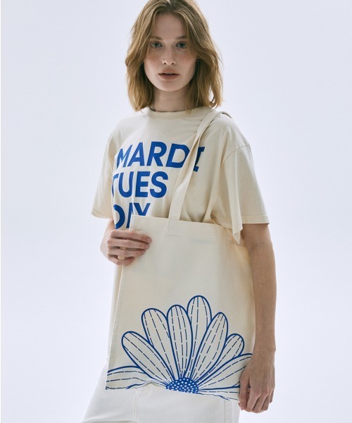 Mardi Mercredi（マルディメクルディ）の「CANVAS BAG FLOWER DU MARDI / キャンバス バッグ フラワー ドゥ マルディ（トートバッグ・レディース・オリーブ/ベージュ系その他4/ベージュ系その他2/ベージュ系その他/ブルー/ベージュ系その他3/オレンジ/イエロー・FREE）」の2枚目の写真