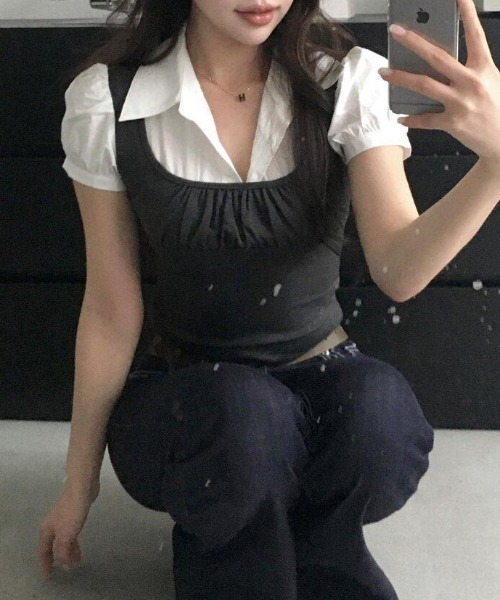 LADY LIKE(レディライク)の「【春夏新作】レイヤード風パフスリーブ半袖トップス(Tシャツ/カットソー・レディース・グレー/ブラック・M)」の5枚目の写真