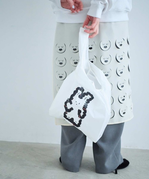 I am I in fact...(アイアムアイインファクト)の「UMA SHOPPER BAG(トートバッグ・レディース・ホワイト・FREE)」の2枚目の写真