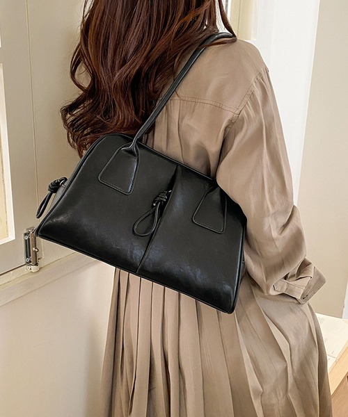 LA VORAGINE(ラ ヴォラジネ)の「フロントポケットボストンバッグ チャームなし(ボストンバッグ・レディース・Silver/Black/アイボリー・FREE)」の1枚目の写真