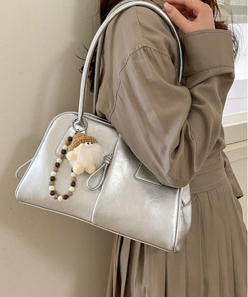 LA VORAGINE(ラ ヴォラジネ)の「フロントポケットボストンバッグ チャームなし(ボストンバッグ・レディース・Silver/Black/アイボリー・FREE)」の3枚目の写真