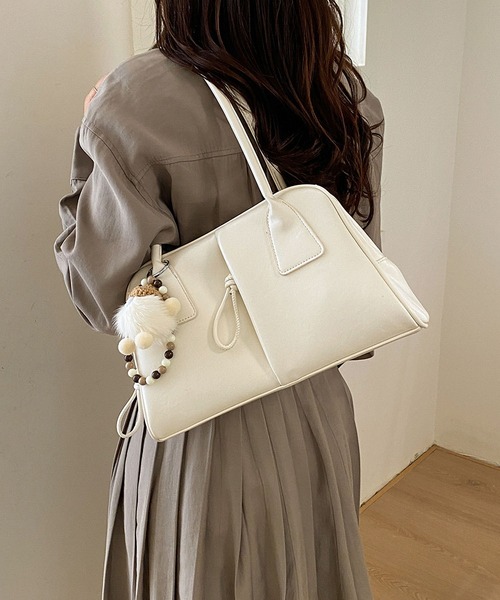 LA VORAGINE(ラ ヴォラジネ)の「フロントポケットボストンバッグ チャームなし(ボストンバッグ・レディース・Silver/Black/アイボリー・FREE)」の8枚目の写真