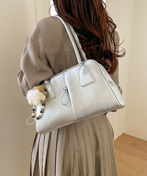 LA VORAGINE(ラ ヴォラジネ)の「フロントポケットボストンバッグ チャームなし(ボストンバッグ・レディース・Silver/Black/アイボリー・FREE)」の9枚目の写真