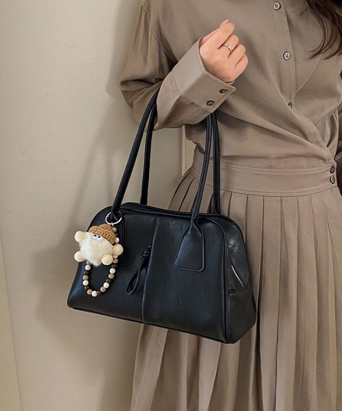 LA VORAGINE(ラ ヴォラジネ)の「フロントポケットボストンバッグ チャームなし(ボストンバッグ・レディース・Silver/Black/アイボリー・FREE)」の4枚目の写真