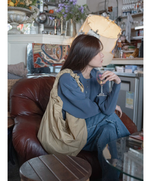 ACOC(アコック)の「Glossy Mid Tangle Twist Bag_Mustard(ショルダーバッグ・レディース・その他・FREE)」の2枚目の写真