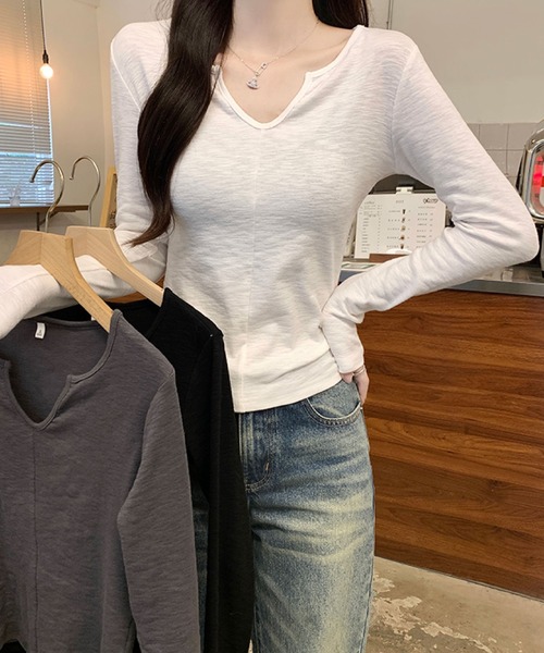 2ly2(トゥーリートゥー)の「Vネックカットソー 長袖 無地 フィット シンプル インナー対応(Tシャツ/カットソー・レディース・ブラック/ホワイト/グレー・FREE)」の12枚目の写真