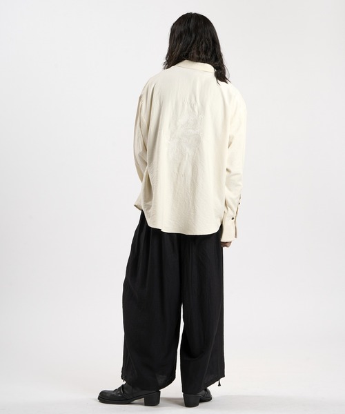NO ID.(ノーアイディ)の「【NO ID.】Embroidery Souvenir Shirt / エンブロイダリースーベニアシャツ(シャツ/ブラウス・メンズ・グレー/ホワイト/ブラック・ONE SIZE)」の5枚目の写真
