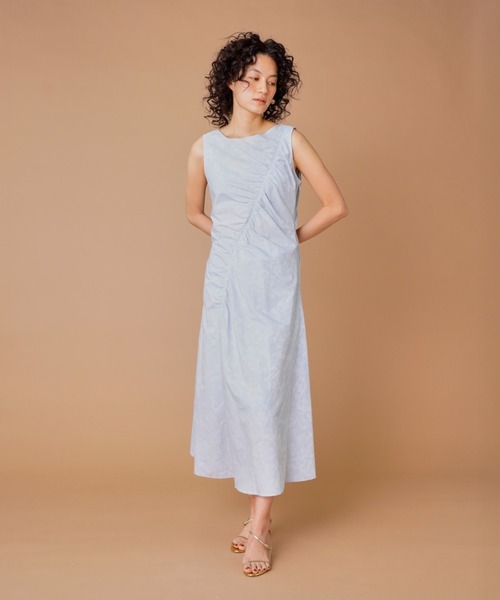 la veille by SUPERIOR CLOSET(ラベイユバイスーペリアクローゼット)の「斜めギャザージャガードワンピース(ワンピース・レディース・サックスブルー・9号)」の4枚目の写真
