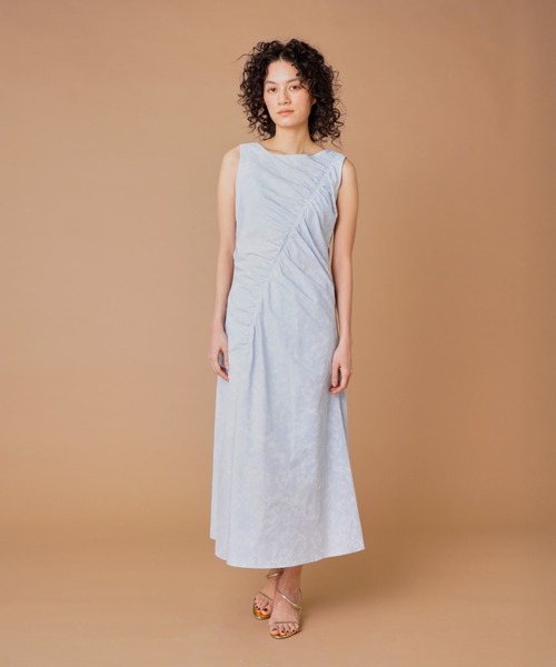 la veille by SUPERIOR CLOSET(ラベイユバイスーペリアクローゼット)の「斜めギャザージャガードワンピース(ワンピース・レディース・サックスブルー・9号)」の5枚目の写真
