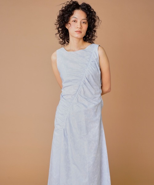 la veille by SUPERIOR CLOSET(ラベイユバイスーペリアクローゼット)の「斜めギャザージャガードワンピース(ワンピース・レディース・サックスブルー・9号)」の8枚目の写真