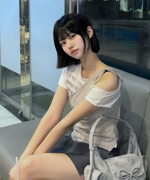SECONDMONO（セカンドモノローグ）の「W. Layered Off Shoulder Short Sleeve [BLACK]_SEWTS009BLACK（Tシャツ/カットソー・レディース・その他・F）」の13枚目の写真