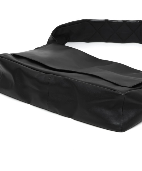 YArKA（ヤーカ）の「【YArKA/ヤーカ】real leather Huge messenger bag [abgm3] / ヒュージメッセンジャーバッグ（メッセンジャーバッグ・レディース・ブラック・FREE）」の12枚目の写真