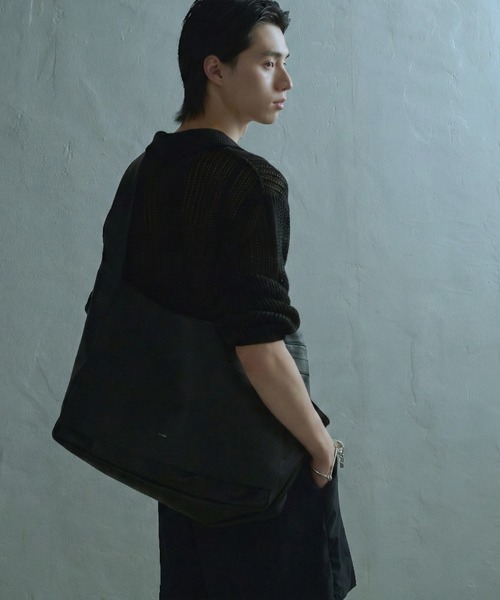 YArKA（ヤーカ）の「【YArKA/ヤーカ】real leather Huge messenger bag [abgm3] / ヒュージメッセンジャーバッグ（メッセンジャーバッグ・レディース・ブラック・FREE）」の10枚目の写真