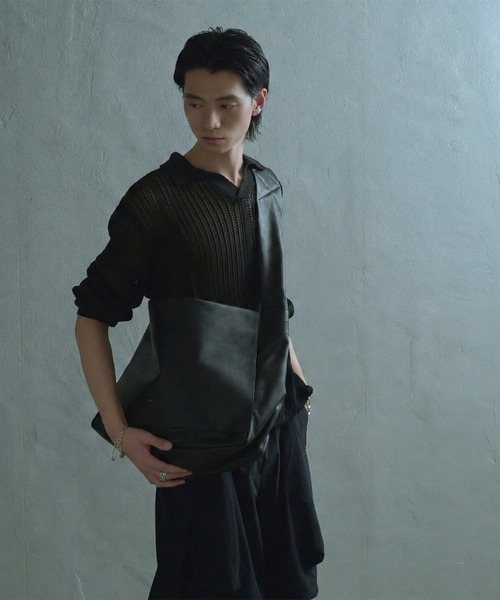 YArKA（ヤーカ）の「【YArKA/ヤーカ】real leather Huge messenger bag [abgm3] / ヒュージメッセンジャーバッグ（メッセンジャーバッグ・レディース・ブラック・FREE）」の21枚目の写真