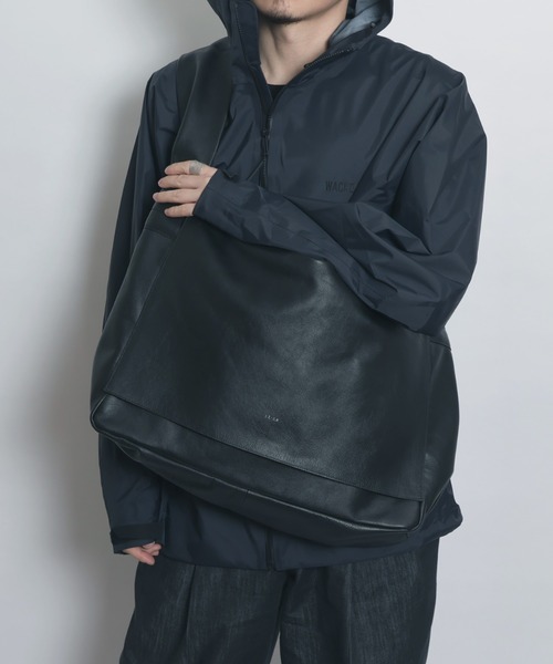 YArKA（ヤーカ）の「【YArKA/ヤーカ】real leather Huge messenger bag [abgm3] / ヒュージメッセンジャーバッグ（メッセンジャーバッグ・レディース・ブラック・FREE）」の4枚目の写真