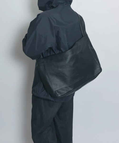 YArKA（ヤーカ）の「【YArKA/ヤーカ】real leather Huge messenger bag [abgm3] / ヒュージメッセンジャーバッグ（メッセンジャーバッグ・レディース・ブラック・FREE）」の5枚目の写真