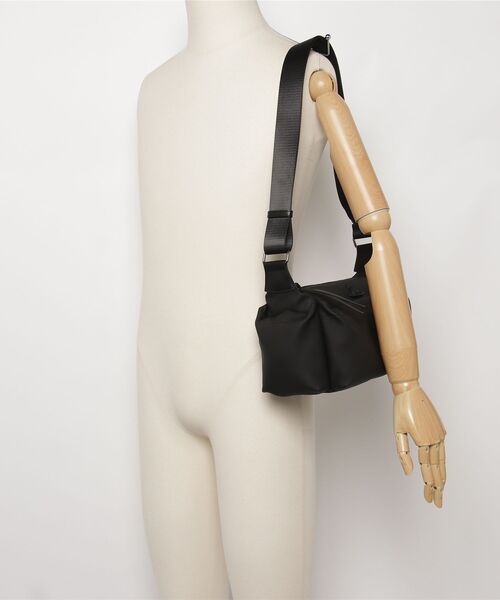 Vivienne Westwood MAN（ヴィヴィアンウエストウッドマン）の「LEE CROSSBODY BAG（ショルダーバッグ・レディース・ブラック・FREE）」の5枚目の写真