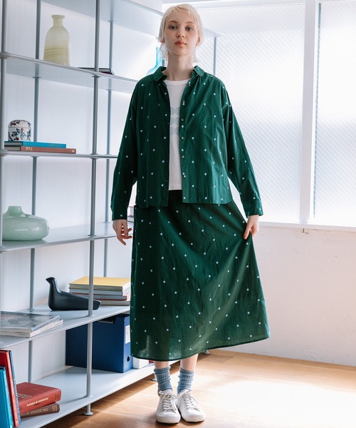 POU DOU DOU(プードゥドゥ)の「ドット刺繍丸衿ドルマンシャツ(シャツ/ブラウス・レディース・キナリ/ダークブラウン/ダークグリーン・3)」の16枚目の写真