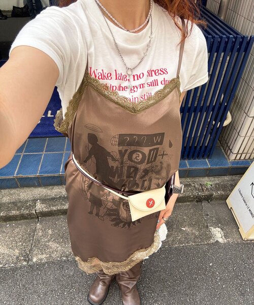 CIAOPANIC(チャオパニック)の「サテンプリントアシメキャミワンピース(チュニック・レディース・ピンク/ブラウン/ブルー・ONE SIZE)」の4枚目の写真