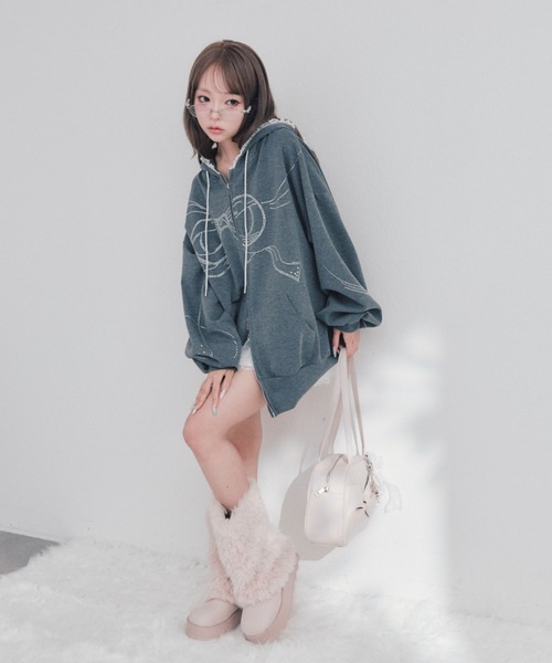 OLIVE des OLIVE（オリーブデオリーブ）の「ホットフィットリボンBigパーカー（パーカー・レディース・チャコールグレー/ブラック/オフホワイト/ピンク・FREE）」の6枚目の写真