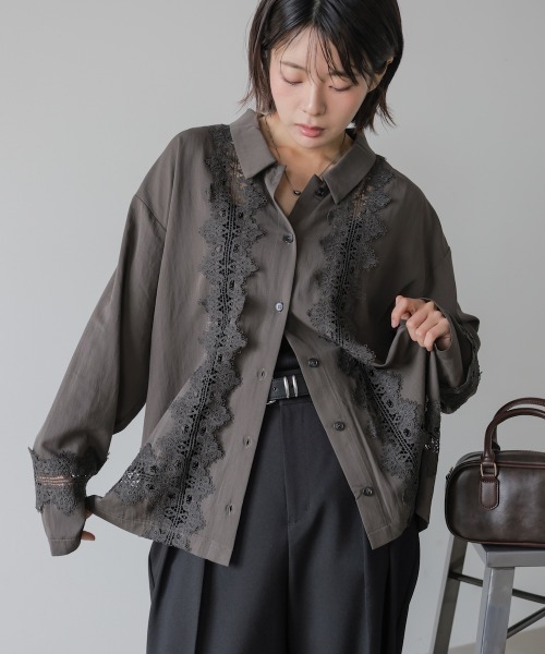 Bab(バブ)の「レースドッキングルーズシャツ(シャツ/ブラウス・レディース・ブラック/ダークブラウン・M)」の16枚目の写真