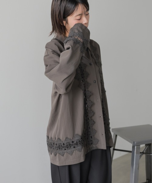 Bab(バブ)の「レースドッキングルーズシャツ(シャツ/ブラウス・レディース・ブラック/ダークブラウン・M)」の18枚目の写真
