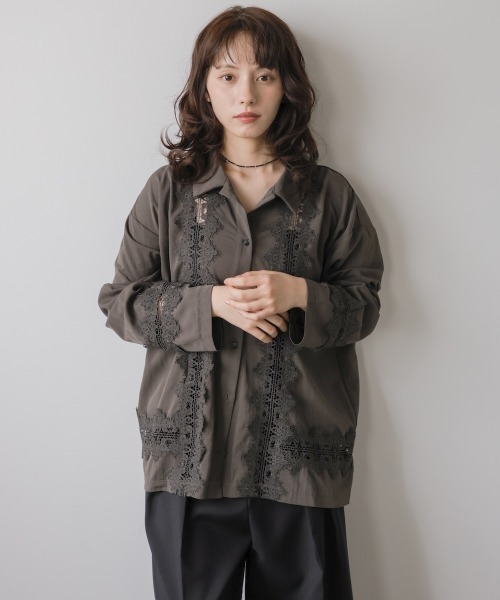 Bab(バブ)の「レースドッキングルーズシャツ(シャツ/ブラウス・レディース・ブラック/ダークブラウン・M)」の5枚目の写真