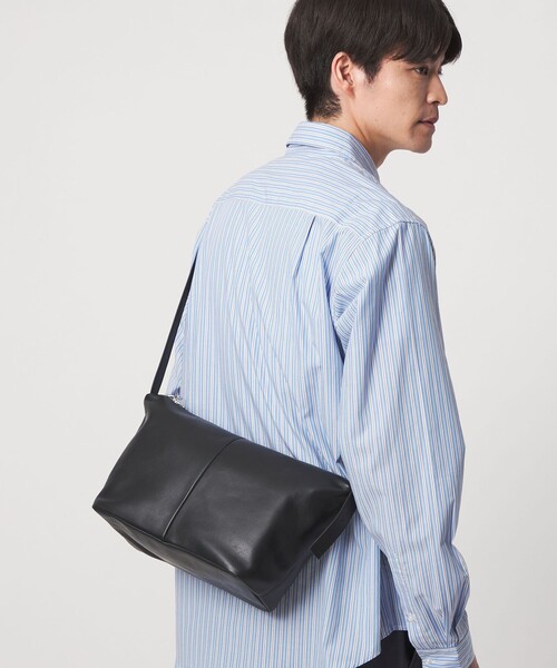 green label relaxing(グリーンレーベルリラクシング)の「GLR ファンクショナル レザー ショルダーバッグ(ショルダーバッグ・メンズ・ブラック・FREE)」の3枚目の写真