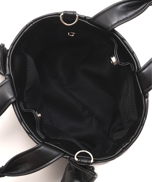 JILL by JILL STUART(ジルバイジルスチュアート)の「<フリルトートミニ>キルティングパールバッグ(ショルダーバッグ・レディース・ホワイト/ブラック/ピンク・FREE)」の4枚目の写真