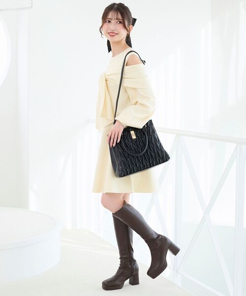MAJESTIC LEGON(マジェスティックレゴン)の「クラシカルスクエアミディバッグ(ショルダーバッグ・レディース・アイボリー/ブラック・FREE)」の12枚目の写真