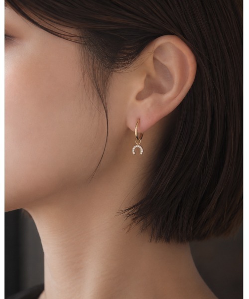 tone(トーン)の「【cocolani】【金属アレルギー対応】ビジュー馬蹄チャーム フープピアス(MA)(ピアス(両耳用)・レディース・シルバー/ゴールド・FREE)」の10枚目の写真