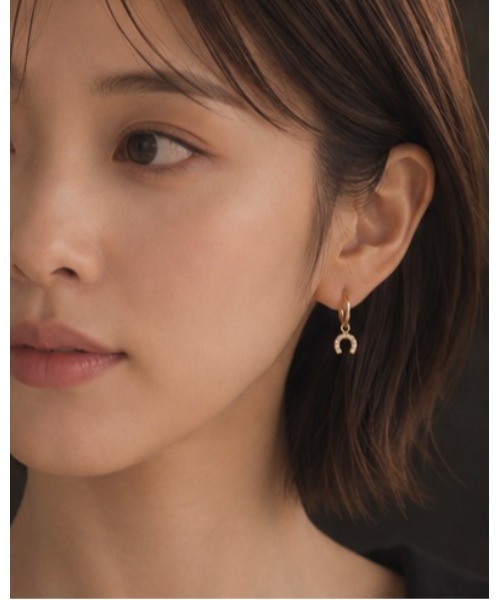 tone(トーン)の「【cocolani】【金属アレルギー対応】ビジュー馬蹄チャーム フープピアス(MA)(ピアス(両耳用)・レディース・シルバー/ゴールド・FREE)」の12枚目の写真