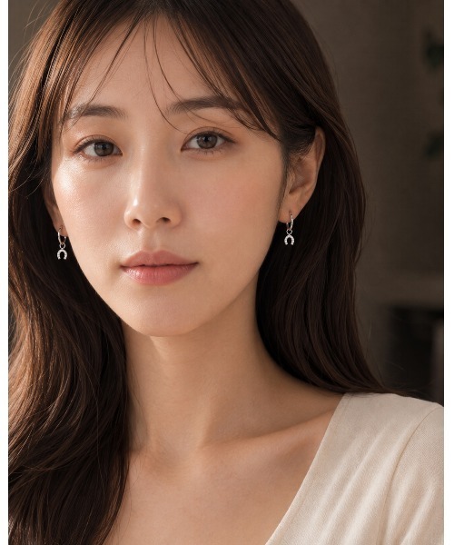 tone(トーン)の「【cocolani】【金属アレルギー対応】ビジュー馬蹄チャーム フープピアス(MA)(ピアス(両耳用)・レディース・シルバー/ゴールド・FREE)」の14枚目の写真